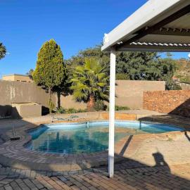 Home in Suideoord, Jhb south, Hotel in Johannesburg