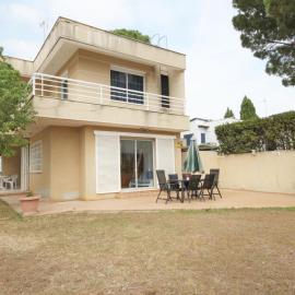 CASA ANGEL, hotel in L'Escala
