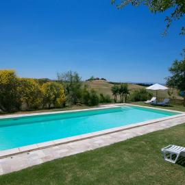 Lovely farmhouse in Tuscany with panoramic view