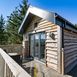 Hedgehog Lodge with Hot Tub, hotel in Cupar