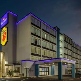 Super 8 by Wyndham Laredo, hotel i Laredo
