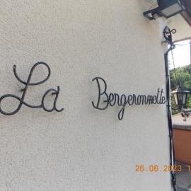 La Bergeronnette Le Buisson, hotell i La Chapelle-Saint-André