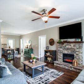 Elegant End Condo Fireplace Community Amenities, hotel in Townsend