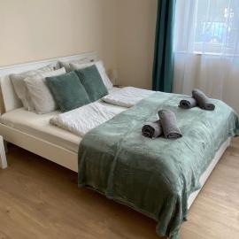 Night & Flight Airport Apartman, хотел в Вечеш