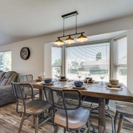 Central Point में, होटल Charming Rogue Valley Home in Central Point!