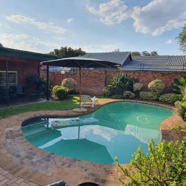 Emani Guest House, hotel di Mokopane