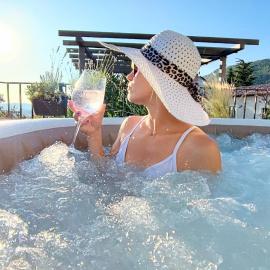 Amazing STUDIO CASA FERMEGLIA with private jacuzzie and perfect panoramic view