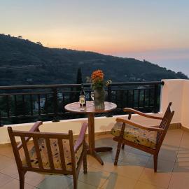 Loukas Apartments，Karavostamo的飯店