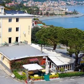 Hotel Puntabella, hotell i Varazze
