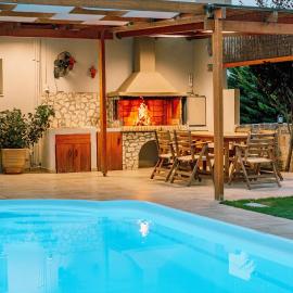 Villa Maria with heated pool, next to the beach