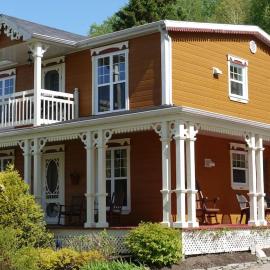 Floral'Anse, hotel in LʼAnse-Saint-Jean