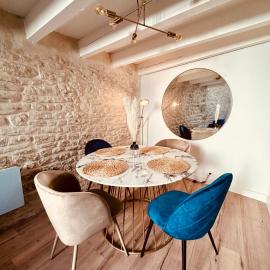 Duplex à 2 min des arènes et de la maison carrée