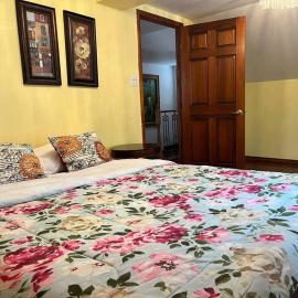 Petite maison 2 bedrooms, hotel em Lévis