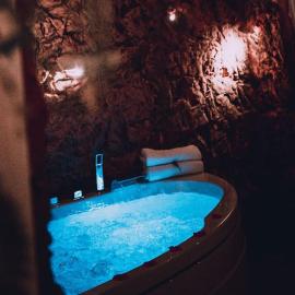 Love Cottage 2 mit Whirlpool – hotel w mieście Hagen