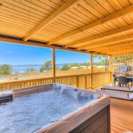Mobile home 641 - Jacuzzi, Sea View & Pool Side, Hotel in Selce
