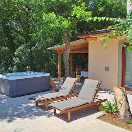 Nature Holiday Home, hotel in Grižane