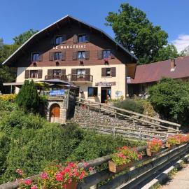 Bar Hotel Restaurant le Margeriaz, khách sạn ở Les Déserts