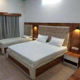 SHREE ATITHI HIGHWAY HOTEL, hotelli kohteessa Abu Road