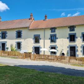 Meadow View Gîtes - Grande gîtes pour familles et groupes, piscine chauffée - Janaillat, Creuse, France, 23250