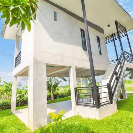 บ้านแม่อุทัยธานี Baanmae Uthaithani, hotel in Uthai Thani