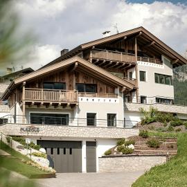Luxury Chalet Plazola, hotel in Selva di Val Gardena