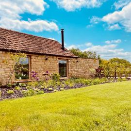 The Cow Shed - Rural Barn Conversion with Hot Tub, hotel v destinaci Little Bytham