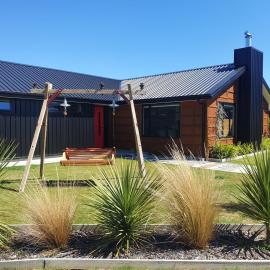 Hawea Heaven: Superking beds + Hot Tub + Mountain, Hotel in Wanaka