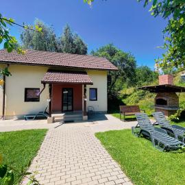 Cabana 7 Brazi, hotel in Poiana Mărului