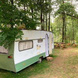 Karavan Na Louce, hotel in Volenice