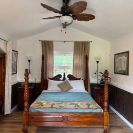 The Red Cottage and Hawaiian Pond Garden Paradise!, hotel a Keaau