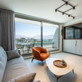 Beach Side-Kings Luxury Sea view Amazing Pool Eilat, hotel u gradu Eliat