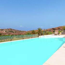 Belvilla by OYO Vibrant Villa with Swimming Pool, hotel i Salobre