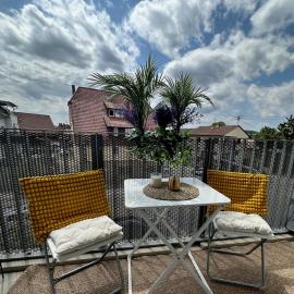 Komfortables, barrierefreies Appartement mit sonnigem Balkon in der Nähe von Flughafen und Messe 30, hotel in Leinfelden-Echterdingen