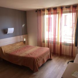 Aux berges de Pareloup, hotel en Salles-Curan