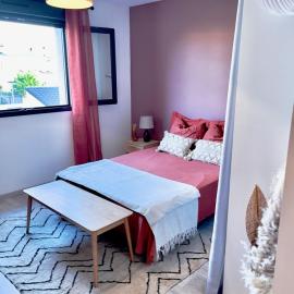 Grande chambre privée 18 m2 dans maison proche Gare et Nancy Thermal, hotel v destinaci Tomblaine