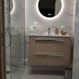 Grand T2 lumineux, 2 balcons, coeur de ville, à 100m plage, parking – hotel w miejscowości Sainte-Maxime