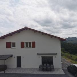 Maison mitoyenne au cœur du Pays Basque, hotell i Saint-Esteben