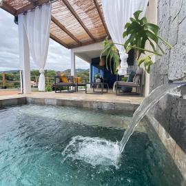 Cocoon Love avec piscine privative, Hotel in Saint-Louis
