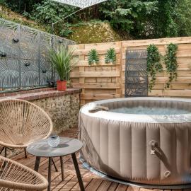 Superbe 2 pièces avec Jacuzzi privatif face Gare Proche Cathédrale, hotel en Chartres