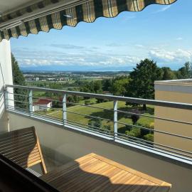 Apartment Bergpanorama mit wunderschönem Alpenpanorama und Indoor-Pool, hotel en Oberteuringen