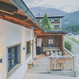 Chalet Schwarz، فندق في بيرفانغ