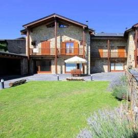 Casa de piedra y madera vistas a montañas y prados, hotel a Bellver de Cerdanya