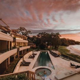 Amarna Luxury Beach Resort, hotel in Nelson Bay