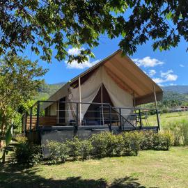 Glamping Las Rocas, hotel en Calima