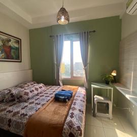 Comfy 2 Bedroom Apartmen Pavilion Permata Surabaya, hotel u gradu 'Dukuhpakis'