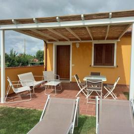 La Casina di campagna tra Cecina e Bibbona、チェチナのホテル
