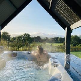 The Hut 45, hotelli kohteessa Newry