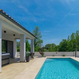Villa VINE - new luxury holiday house in a green oasis, Hotel in Manjadvorci