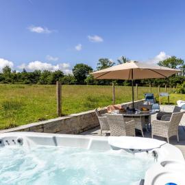 Cherry Lodge, 14 Roadford Lake Lodges, Hotel in Lifton