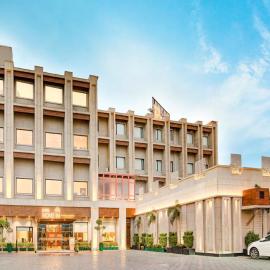 Hotel Home In By Amrik Sukhdev, hotel sa Sonīpat